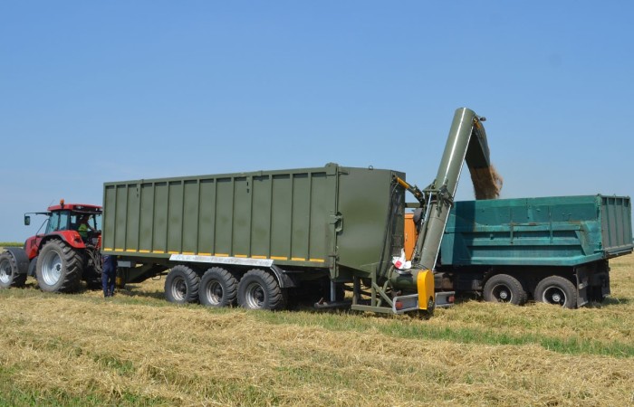 svg+xml;charset=utf-8,%3Csvg%20xmlns%3D Reloading Auger Adapter for Atlant Trailers | Efficient Agricultural Use