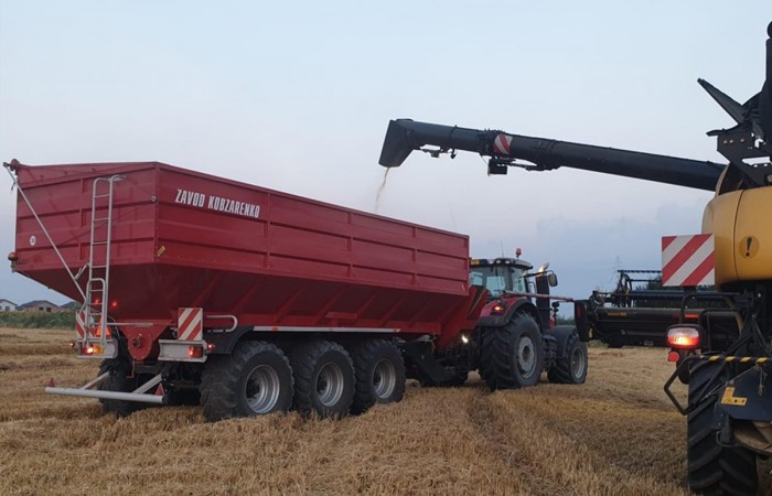 svg+xml;charset=utf-8,%3Csvg%20xmlns%3D Chaser Bin PBN-40 Kobzarenko - High Capacity Grain Trailer