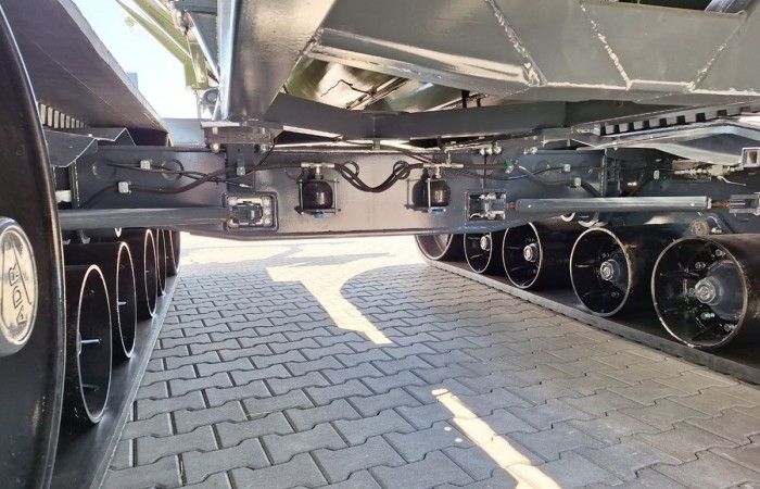 svg+xml;charset=utf-8,%3Csvg%20xmlns%3D Chaser Bin PBN-50 on tracks | High Capacity Grain Trailer by Kobzarenko