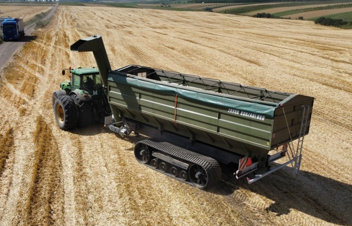 svg+xml;charset=utf-8,%3Csvg%20xmlns%3D Chaser Bin PBN-50 on tracks | High Capacity Grain Trailer by Kobzarenko