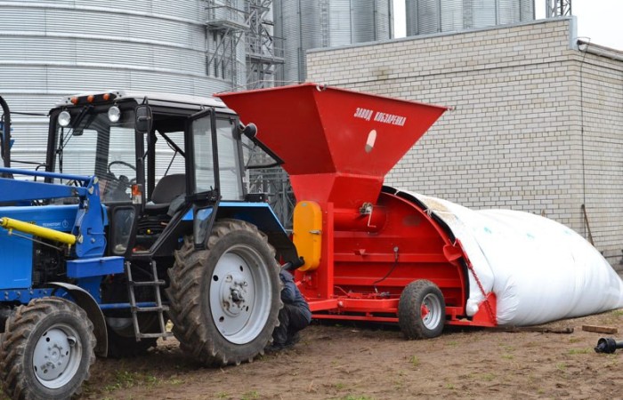 svg+xml;charset=utf-8,%3Csvg%20xmlns%3D The Polymeric Hose | Reliable Grain Storage Solution